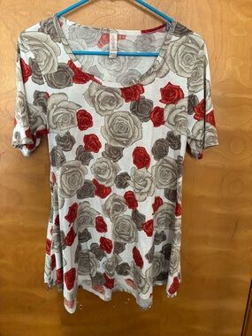 LuLaRoe Short Sleeve Rose Print Tunic - Red, brown and beige roses